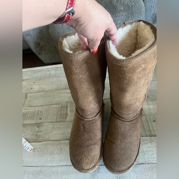 BearPaw Tan Suede Boots size 6 gently used - Picture 1 of 6